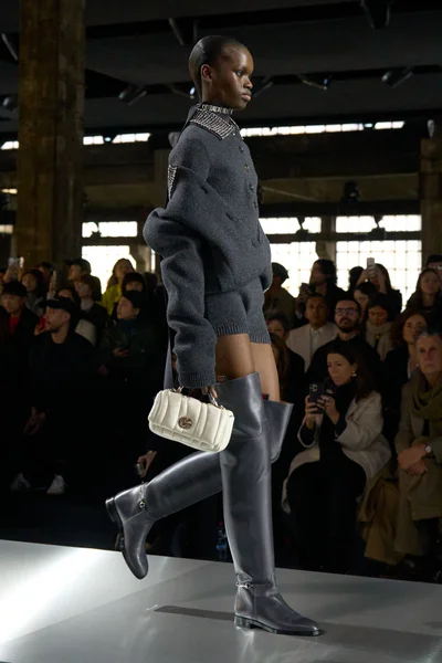 Look 32